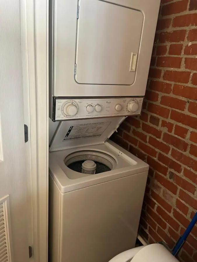 Stylish And Convenient Downtown Apartment Richmond